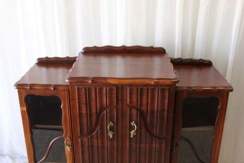 AN EXQUISITE VINTAGE SOLID IMBUIA BALL & CLAW RADIOGRAM CABINET - IDEAL COMPACT BAR CABINET