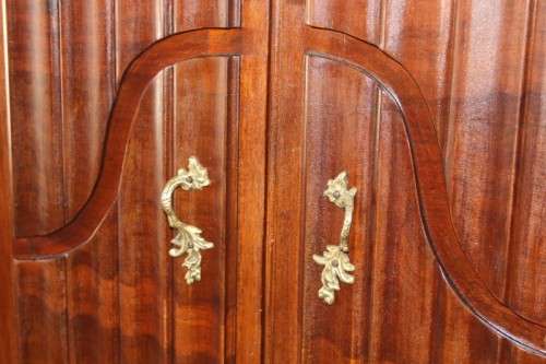 AN EXQUISITE VINTAGE SOLID IMBUIA BALL & CLAW RADIOGRAM CABINET - IDEAL COMPACT BAR CABINET