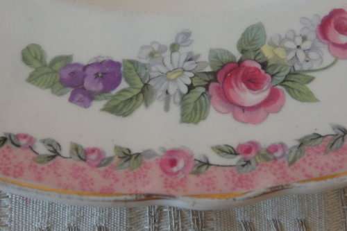 AN EXQUISITE AND RARE CLARICE CLIFF "ROYAL STRAFFORDSHIRE" COLLECTABLE PLATE