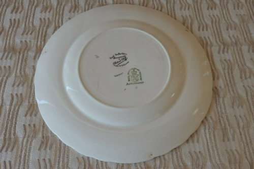 AN EXQUISITE AND RARE CLARICE CLIFF "ROYAL STRAFFORDSHIRE" COLLECTABLE PLATE