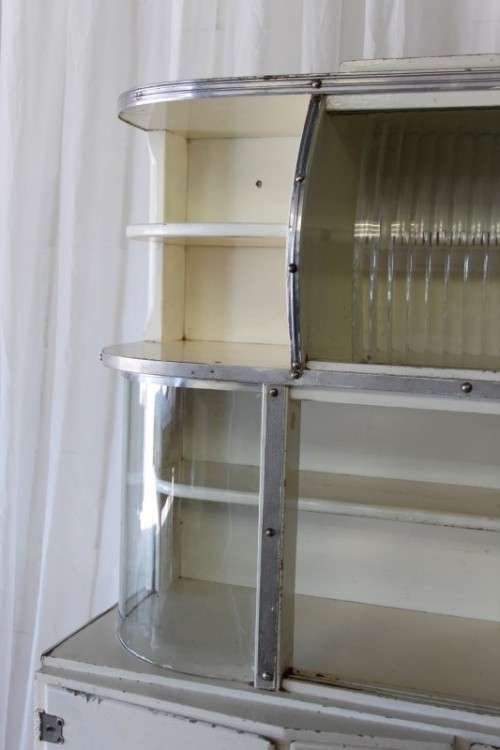 AN INCREDIBLE VINTAGE KITCHEN CUPBOARD WITH CURVED GLASS PANELS AND LOADS OF SPACE