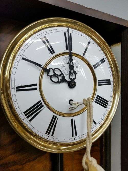 A SPECTACULAR ANTIQUE REGULATORY PENDULUM WALL CLOCK WITH A ROMAN NUMERAL PORCELAIN CLOCK FACE