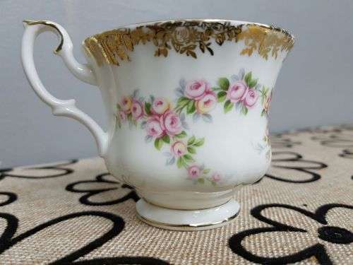 A STUNNING VINTAGE ROYAL ALBERT FINE BONE CHINA "DIMITY ROSE" COLLECTION TRIO IN PRISTINE CONDITION