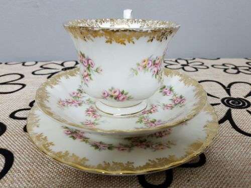 A STUNNING VINTAGE ROYAL ALBERT FINE BONE CHINA "DIMITY ROSE" COLLECTION TRIO IN PRISTINE CONDITION