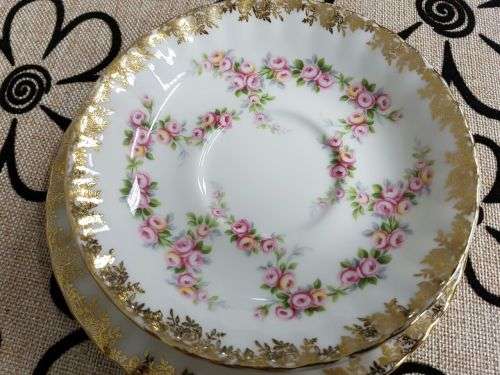 A STUNNING VINTAGE ROYAL ALBERT FINE BONE CHINA "DIMITY ROSE" COLLECTION TRIO IN PRISTINE CONDITION