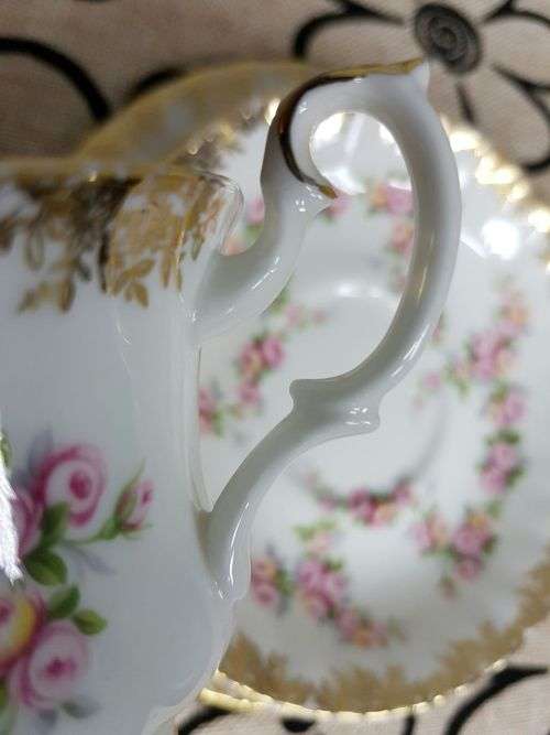 A STUNNING VINTAGE ROYAL ALBERT FINE BONE CHINA "DIMITY ROSE" COLLECTION TRIO IN PRISTINE CONDITION