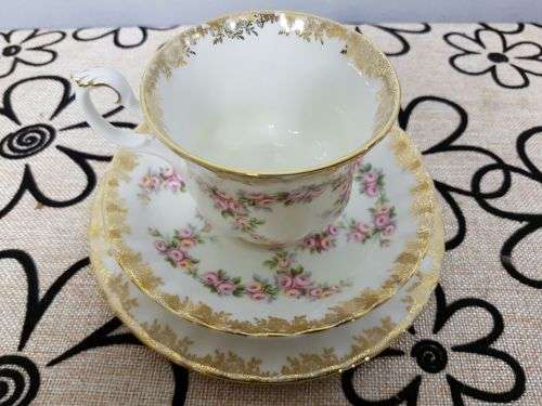 A STUNNING VINTAGE ROYAL ALBERT FINE BONE CHINA "DIMITY ROSE" COLLECTION TRIO IN PRISTINE CONDITION