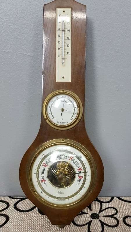 A SUPERB VINTAGE WEST GERMAN MADE "BARIGO" THERMOMETER, HYGROMETER AND THERMOMETER COMBINATION TOWER