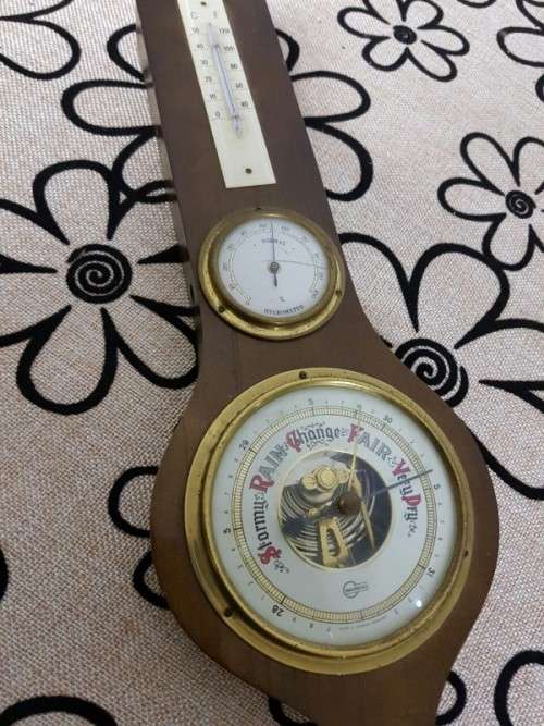 A SUPERB VINTAGE WEST GERMAN MADE "BARIGO" THERMOMETER, HYGROMETER AND THERMOMETER COMBINATION TOWER