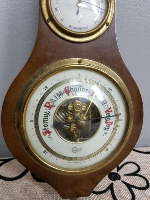 A SUPERB VINTAGE WEST GERMAN MADE "BARIGO" THERMOMETER, HYGROMETER AND THERMOMETER COMBINATION TOWER