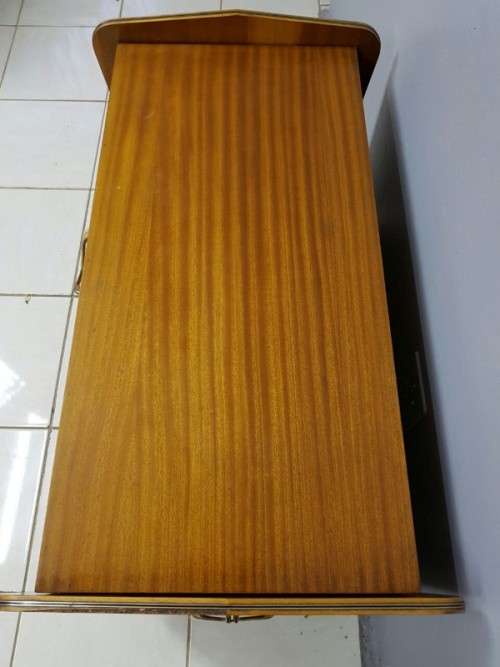 A SUPERB VINTAGE "RETRO" KIST WITH LOADS OF STORAGE SPACE IN WONDERFUL CONDITION