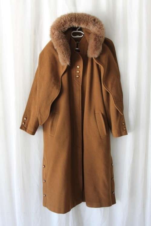 A SPECTACULAR ORIGINAL "BERGHAUS" OF HOLLAND LIMITED EDITION COLLECTION LADIES WOOL & CASHMERE COAT