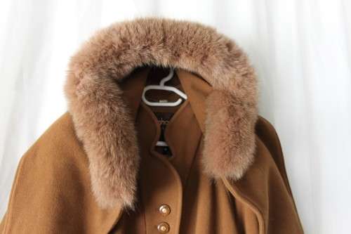 A SPECTACULAR ORIGINAL "BERGHAUS" OF HOLLAND LIMITED EDITION COLLECTION LADIES WOOL & CASHMERE COAT