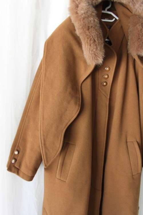 A SPECTACULAR ORIGINAL "BERGHAUS" OF HOLLAND LIMITED EDITION COLLECTION LADIES WOOL & CASHMERE COAT