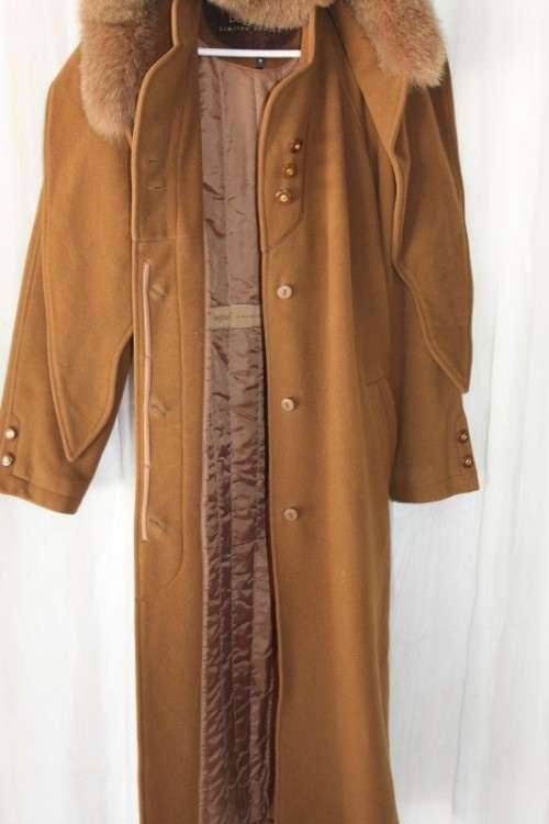 A SPECTACULAR ORIGINAL "BERGHAUS" OF HOLLAND LIMITED EDITION COLLECTION LADIES WOOL & CASHMERE COAT