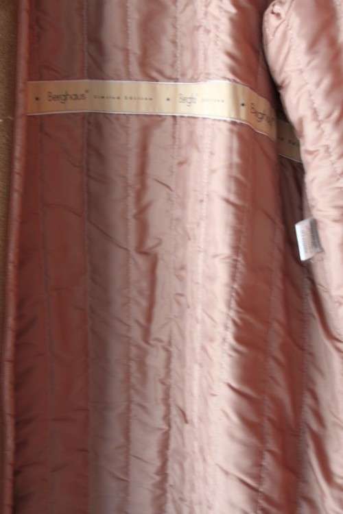 A SPECTACULAR ORIGINAL "BERGHAUS" OF HOLLAND LIMITED EDITION COLLECTION LADIES WOOL & CASHMERE COAT