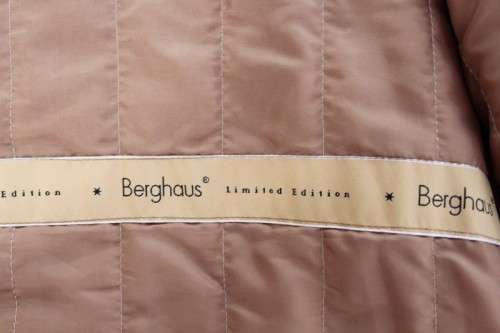 A SPECTACULAR ORIGINAL "BERGHAUS" OF HOLLAND LIMITED EDITION COLLECTION LADIES WOOL & CASHMERE COAT