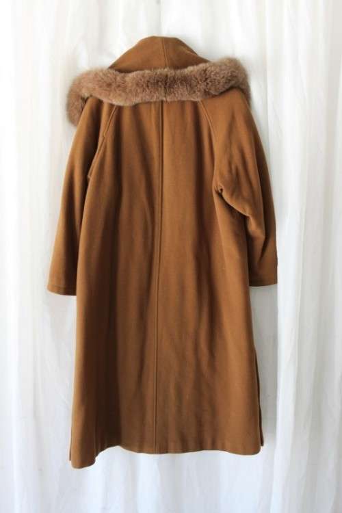 A SPECTACULAR ORIGINAL "BERGHAUS" OF HOLLAND LIMITED EDITION COLLECTION LADIES WOOL & CASHMERE COAT