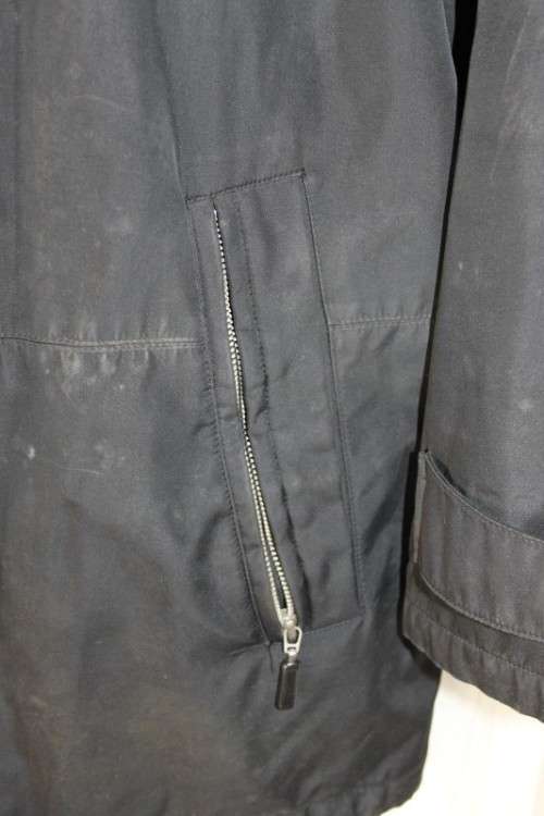 A STUNNING WOOLWORTH'S GENTS BLACK (LINED AND PADDED) WINTER JACKET WITH AMPLE POCKETS