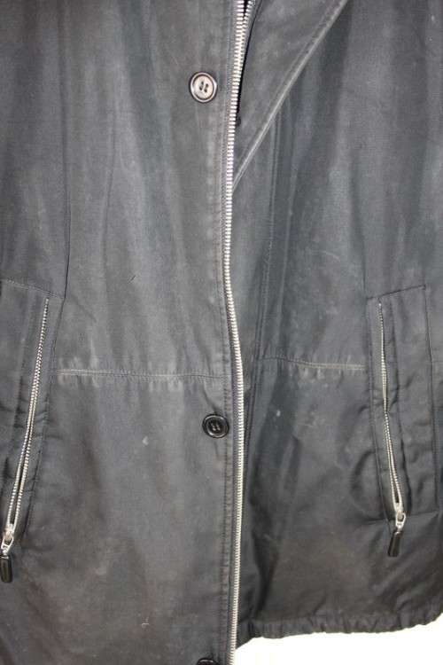 A STUNNING WOOLWORTH'S GENTS BLACK (LINED AND PADDED) WINTER JACKET WITH AMPLE POCKETS