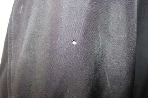 A STUNNING WOOLWORTH'S GENTS BLACK (LINED AND PADDED) WINTER JACKET WITH AMPLE POCKETS