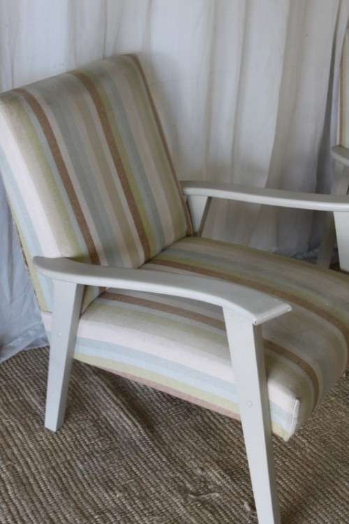 TWO AWESOME VINTAGE UPHOLSTERED SOLID AND STURDY COMFY ARMCHAIRS bid/chair