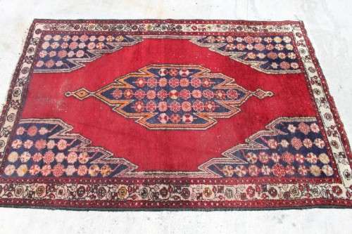 AN INCREDIBLE ANTIQUE IRANIAN PERSIAN CARPET (1.9m 1.3m) IN RED AND ROYAL BLUE COLOURS