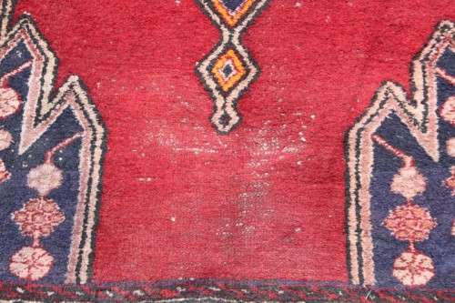 AN INCREDIBLE ANTIQUE IRANIAN PERSIAN CARPET (1.9m 1.3m) IN RED AND ROYAL BLUE COLOURS