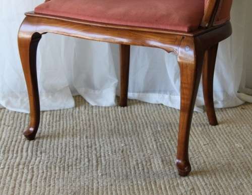 FANTASTIC SOLID MAHOGANY BUTTON BACK QUEEN ANNE SHERATON TUB CHAIR IN AWESOME CONDITION FOR THE AGE