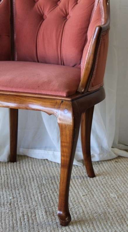 FANTASTIC SOLID MAHOGANY BUTTON BACK QUEEN ANNE SHERATON TUB CHAIR IN AWESOME CONDITION FOR THE AGE
