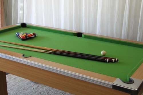AN AWESOME "SHOOT LEISURE PRODUCTS" POOL TABLE WITH THREE CUE'S AND BALLS IN GREAT CONDITION