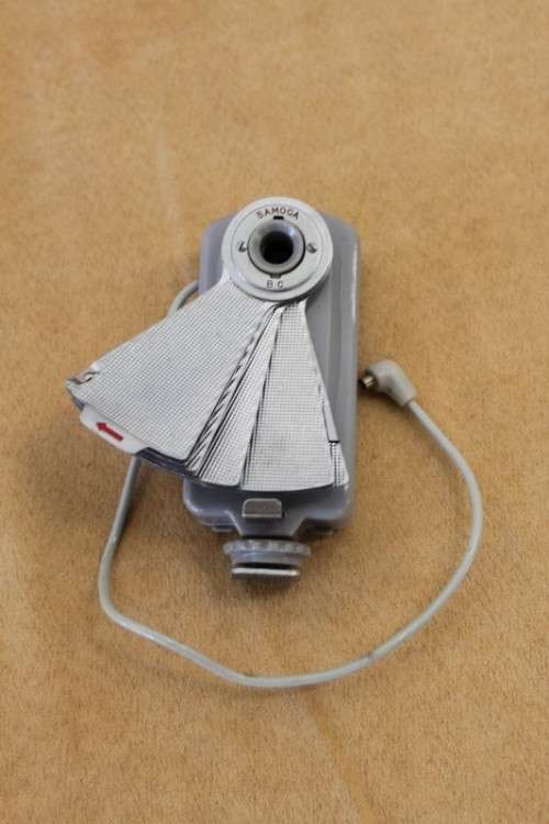 AN EXTREMELY RARE VINTAGE (c1955) JAPANESE MADE PORTABLE "SAMOCA FLASH GUN" IN ITS ORIGINAL BOX