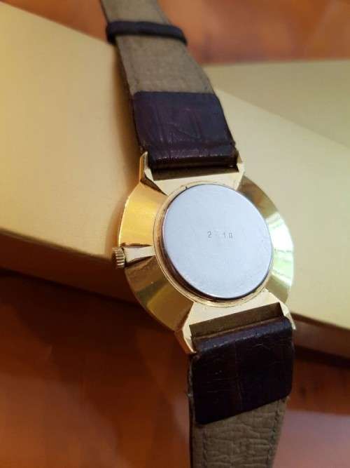 A BEAUTIFUL VINTAGE MICHEL HERBELIN (MODEL 2614) GOLD PLATED GENTS SLIMLINE DRESS WATCH