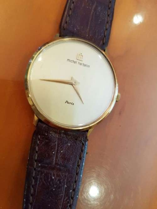 A BEAUTIFUL VINTAGE MICHEL HERBELIN (MODEL 2614) GOLD PLATED GENTS SLIMLINE DRESS WATCH