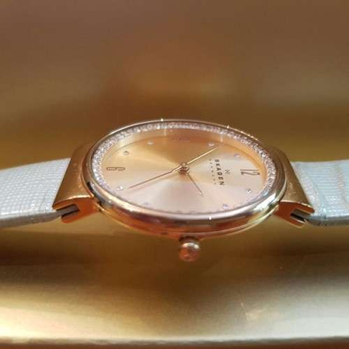 A STUNNING DANISH MADE "SKAGEN" ROSE GOLD DIAL #SKW2165 LADIES STAINLESS STEEL WATCH WITH DIAMANTE