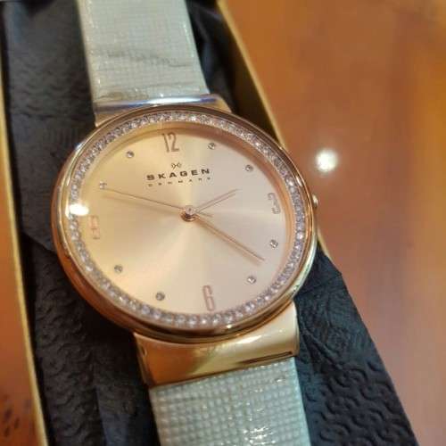 A STUNNING DANISH MADE "SKAGEN" ROSE GOLD DIAL #SKW2165 LADIES STAINLESS STEEL WATCH WITH DIAMANTE