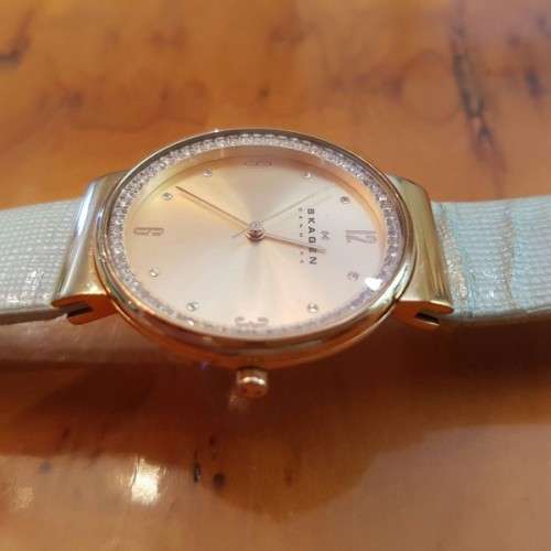 A STUNNING DANISH MADE "SKAGEN" ROSE GOLD DIAL #SKW2165 LADIES STAINLESS STEEL WATCH WITH DIAMANTE