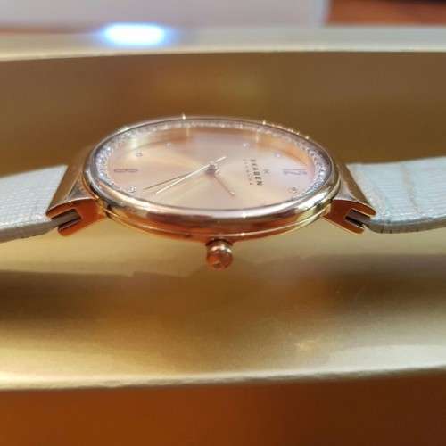 A STUNNING DANISH MADE "SKAGEN" ROSE GOLD DIAL #SKW2165 LADIES STAINLESS STEEL WATCH WITH DIAMANTE