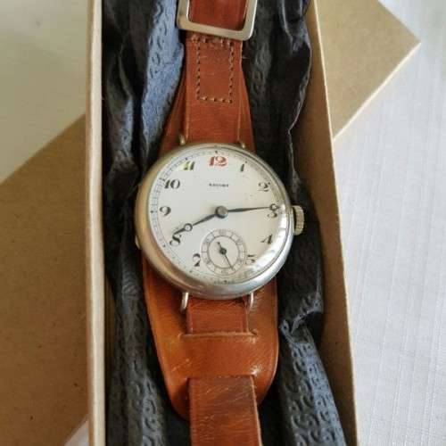 A WONDERFUL ANTIQUE (cWW1) ENGLISH MADE "ESCORT" GENTS STEEL TRENCH WATCH WITH A NEW LEATHER STRAP