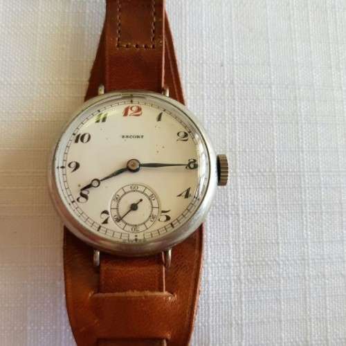 A WONDERFUL ANTIQUE (cWW1) ENGLISH MADE "ESCORT" GENTS STEEL TRENCH WATCH WITH A NEW LEATHER STRAP