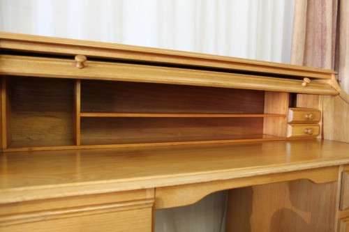 A STUNNING SOLID OAK 8-DRAWER ROLL TOP WRITING DESK/ BUREAU - GORGEOUS FURNITURE WITH LOADS OF SPACE