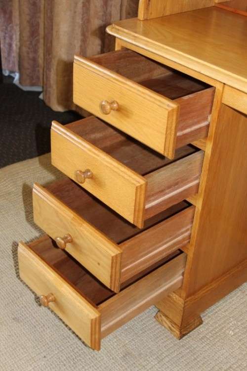 A STUNNING SOLID OAK 8-DRAWER ROLL TOP WRITING DESK/ BUREAU - GORGEOUS FURNITURE WITH LOADS OF SPACE