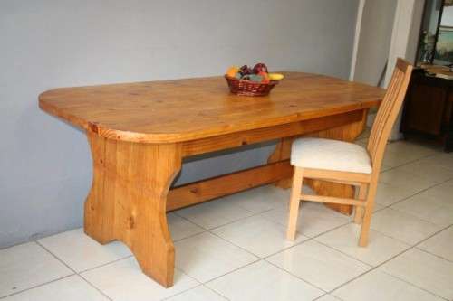 AN AWESOME 6-SEATER SOLID WOODEN KITCHEN/ PATIO DINING TABLE WITH LOADS OF CHARM IN GREAT CONDITION