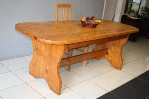 AN AWESOME 6-SEATER SOLID WOODEN KITCHEN/ PATIO DINING TABLE WITH LOADS OF CHARM IN GREAT CONDITION