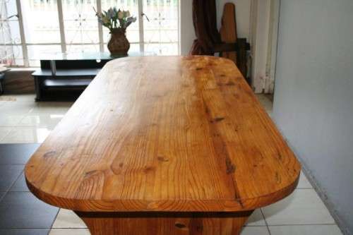 AN AWESOME 6-SEATER SOLID WOODEN KITCHEN/ PATIO DINING TABLE WITH LOADS OF CHARM IN GREAT CONDITION