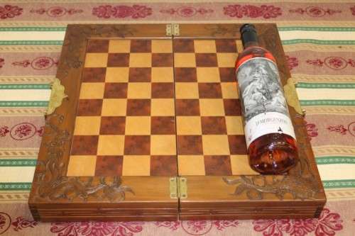 A SUPERB VINTAGE HAND-CARVED ORIENTAL FOLDING CHESS BOARD AND CARVED CHESS SET IN AWESOME CONDITION