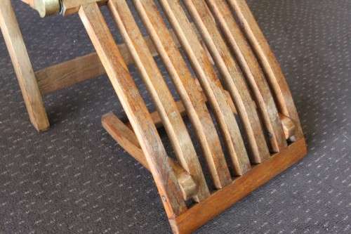 2x STUNNING & STYLISH OUTDOOR WOODEN FOLDING LOUNGE CHAIRS WITH BRASS EMBELLISHMENTS bid/chair