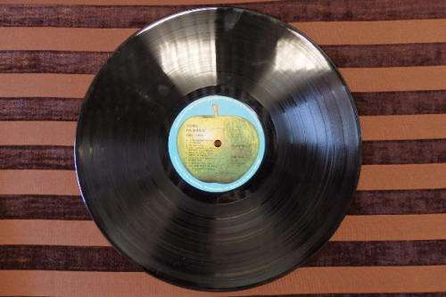 The Beatles "1967-1970" (the blue album) vinyl in superb condition; collectable DOUBLE LP - RS17Sale