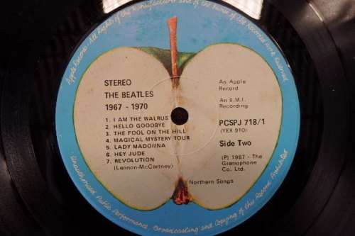 The Beatles "1967-1970" (the blue album) vinyl in superb condition; collectable DOUBLE LP - RS17Sale
