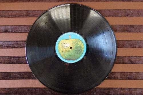 The Beatles "1967-1970" (the blue album) vinyl in superb condition; collectable DOUBLE LP - RS17Sale